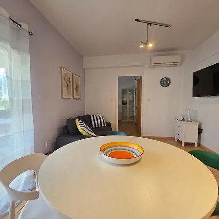 Zima Park Apartman *